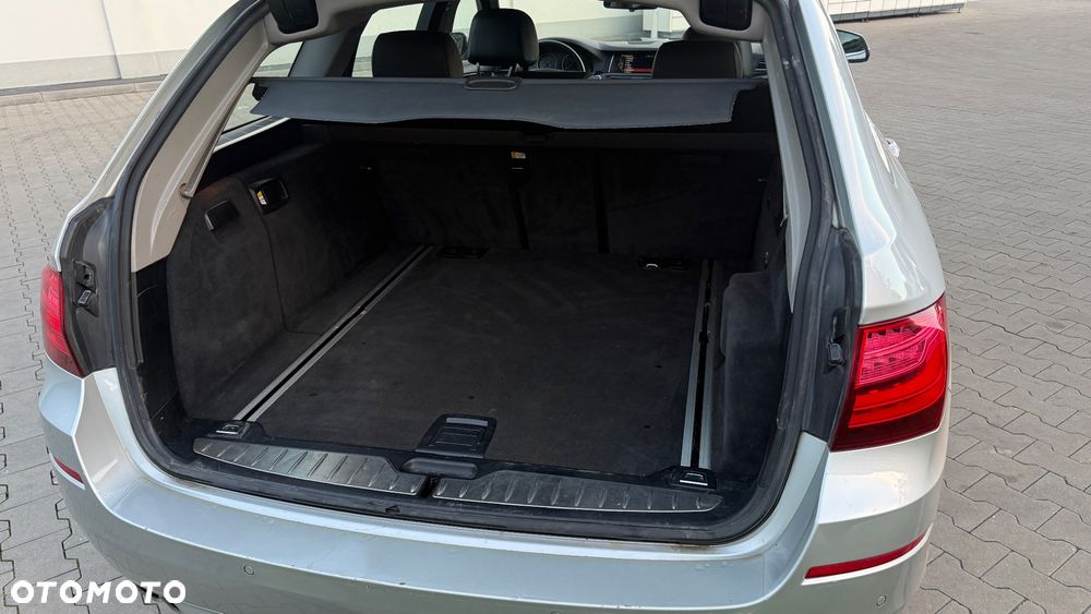 BMW Seria 5 525d Luxury Line - 9