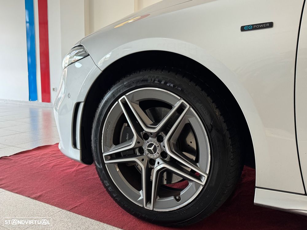 Mercedes-Benz A 250 e AMG Line - 4