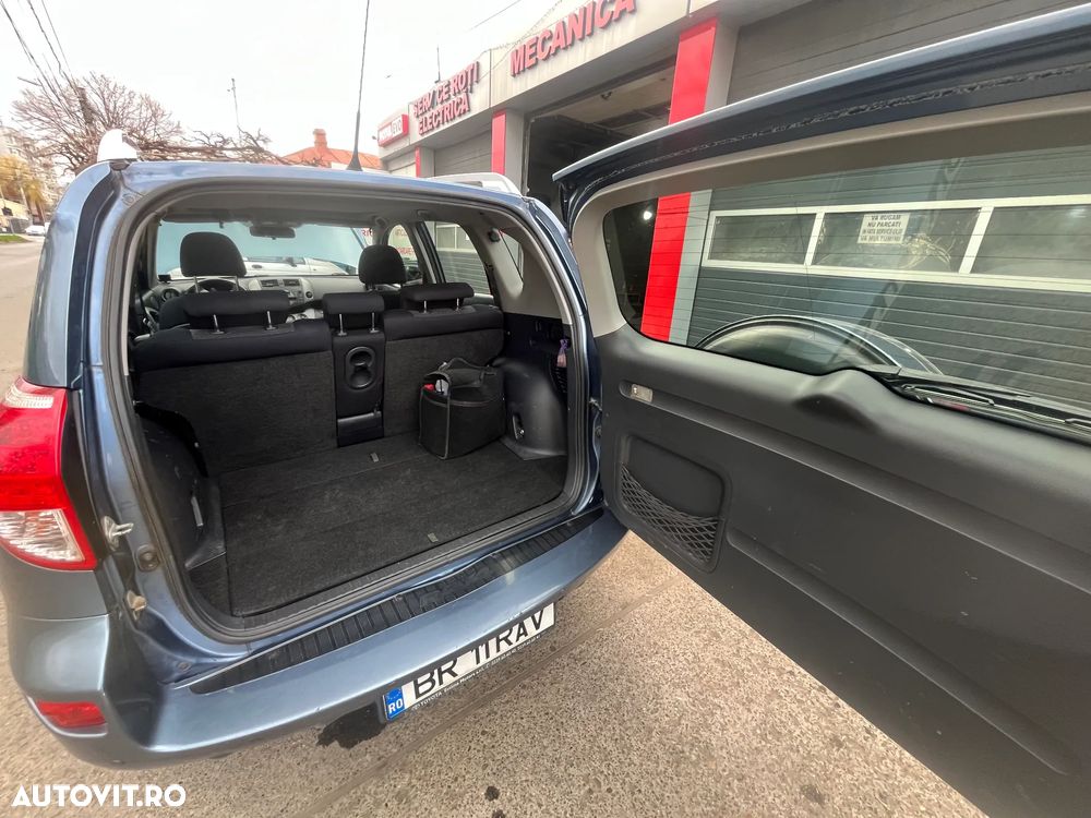 Toyota RAV4 2.2 D-4D Executive - 3