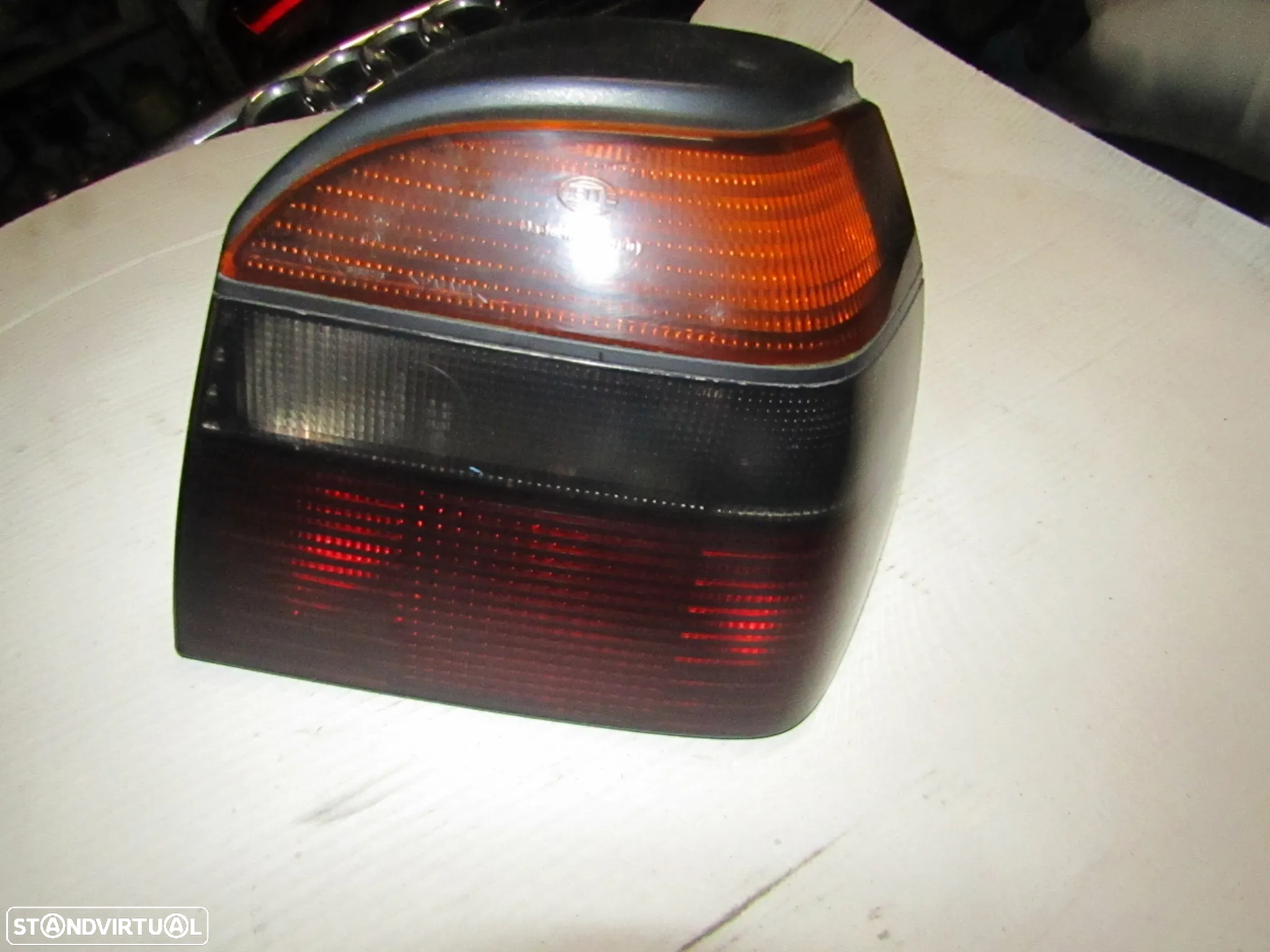 Farolim VW GOLF III GT TDI  original tras direito - 3