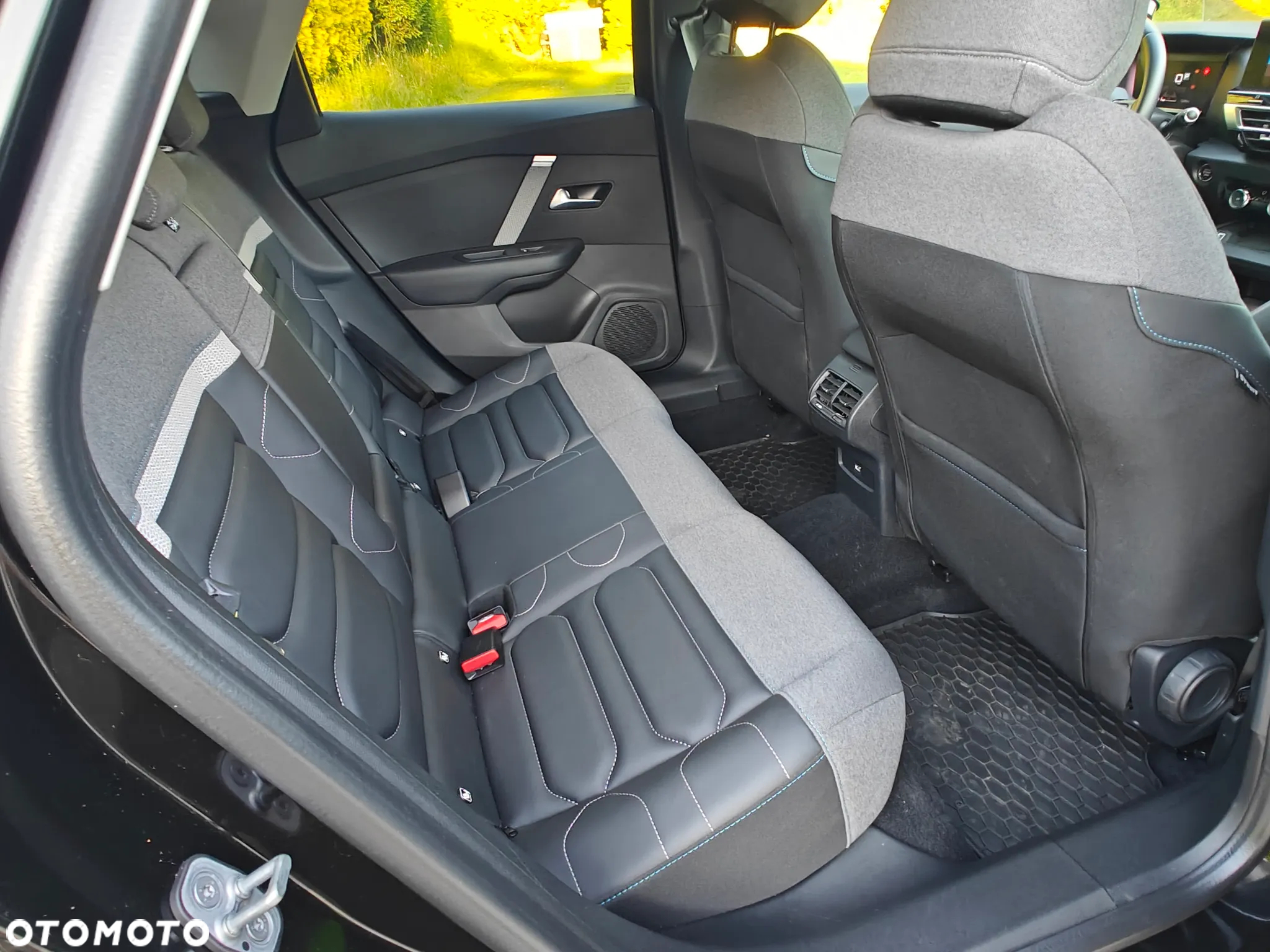 Citroën C4 BlueHDi 130 Stop&Start EAT8 SHINE - 25