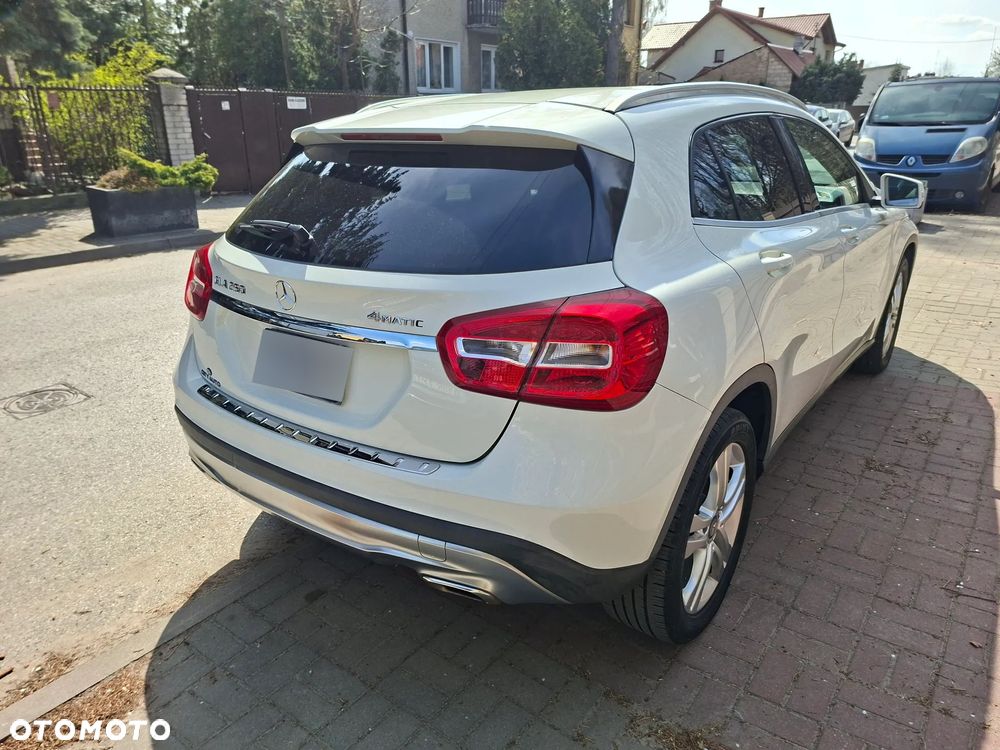 Mercedes-Benz GLA 250 4Matic 7G-DCT SCORE - 3