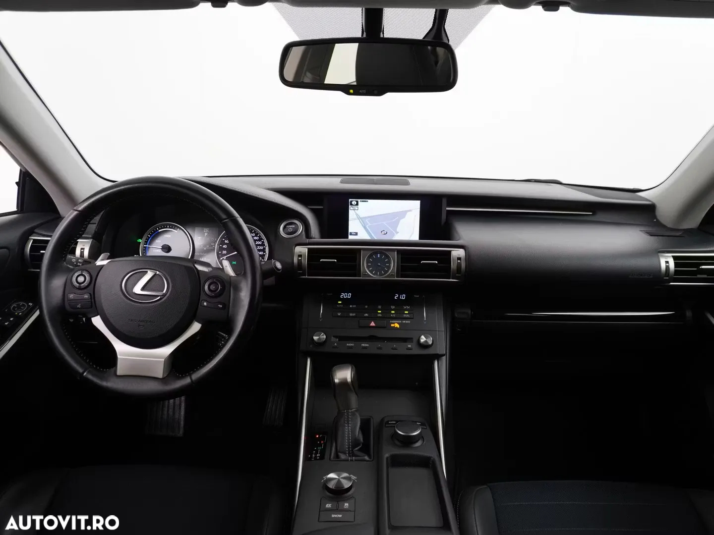 Lexus Seria IS 300h - 5