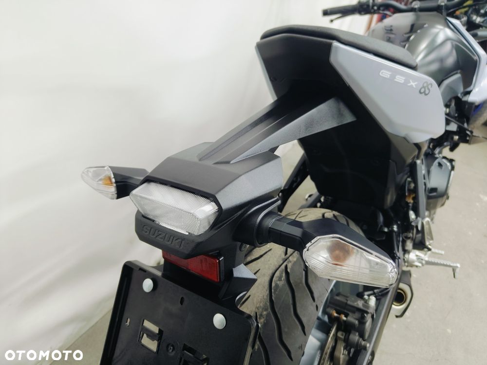 Suzuki GSX - 11