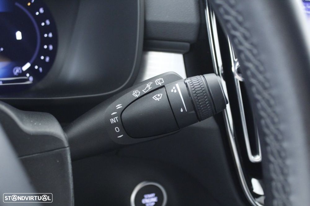 Volvo XC 40 2.0 B3 Plus Dark - 28