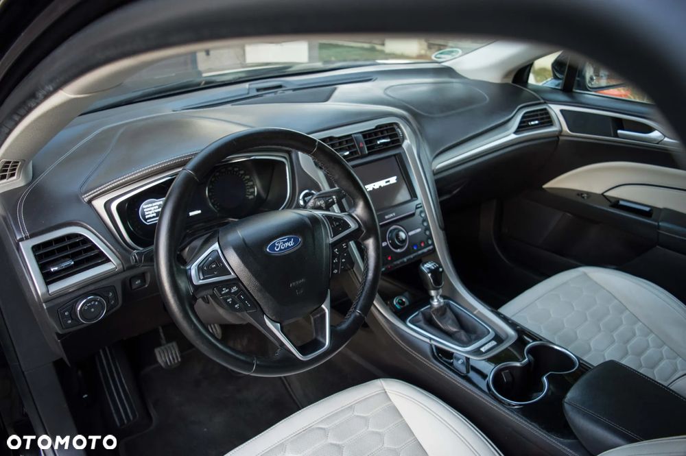 Ford Mondeo Turnier 2.0 TDCi Start-Stopp Vignale - 12