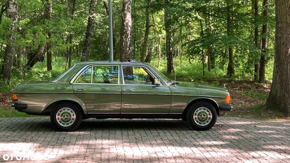 Mercedes-Benz W123 - 1