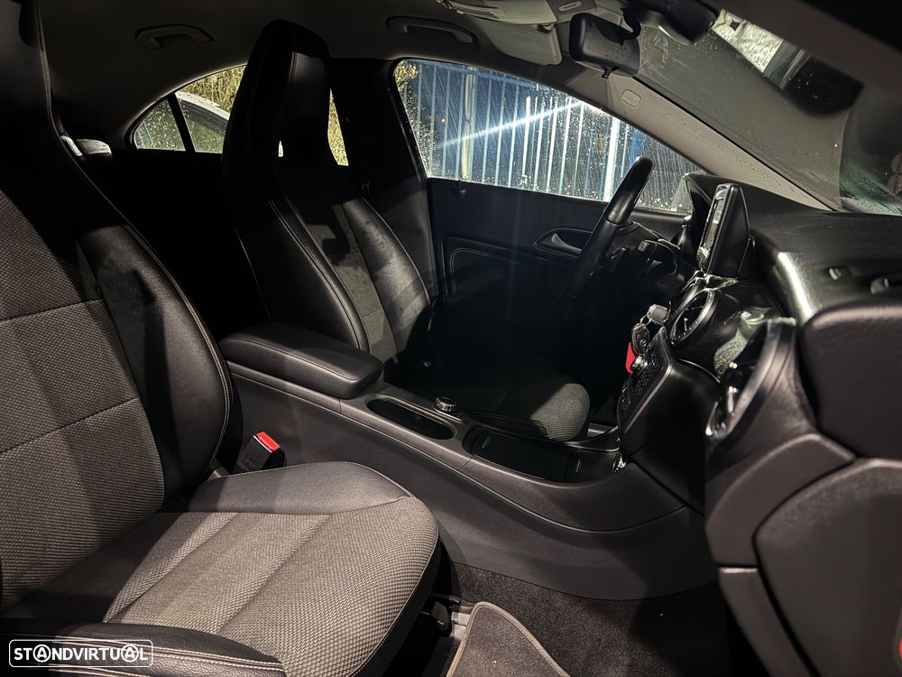 Mercedes-Benz CLA 220 CDI 7G-DCT Urban - 16