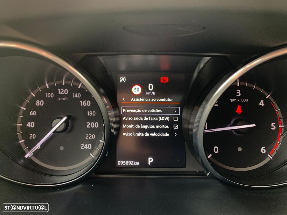 Land Rover Discovery Sport 2.0 TD4 HSE Luxury 7L Auto - 35