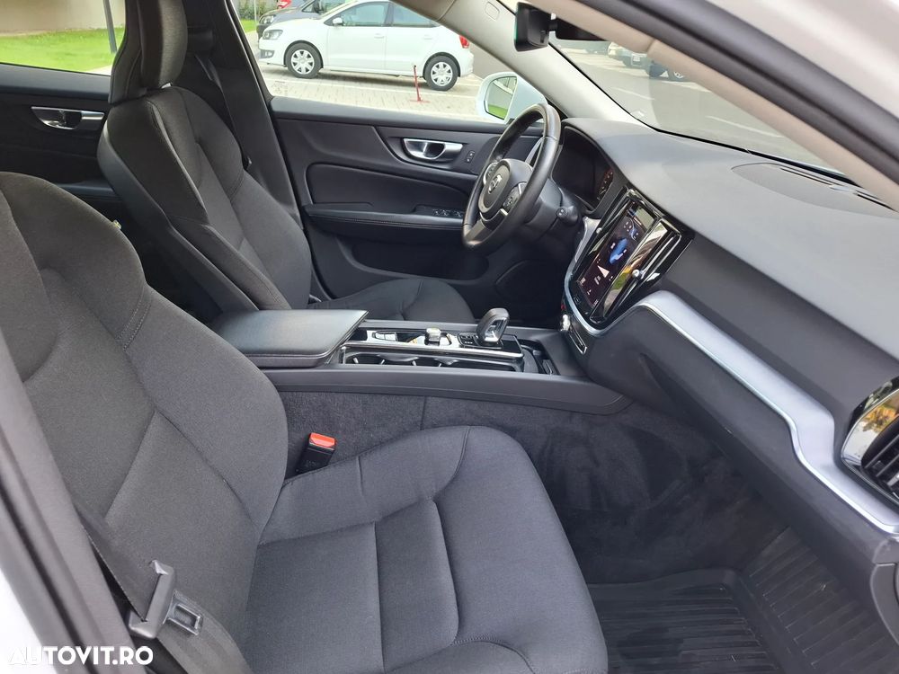 Volvo V60 B4 MHEV AT8 FWD Momentum Pro - 17