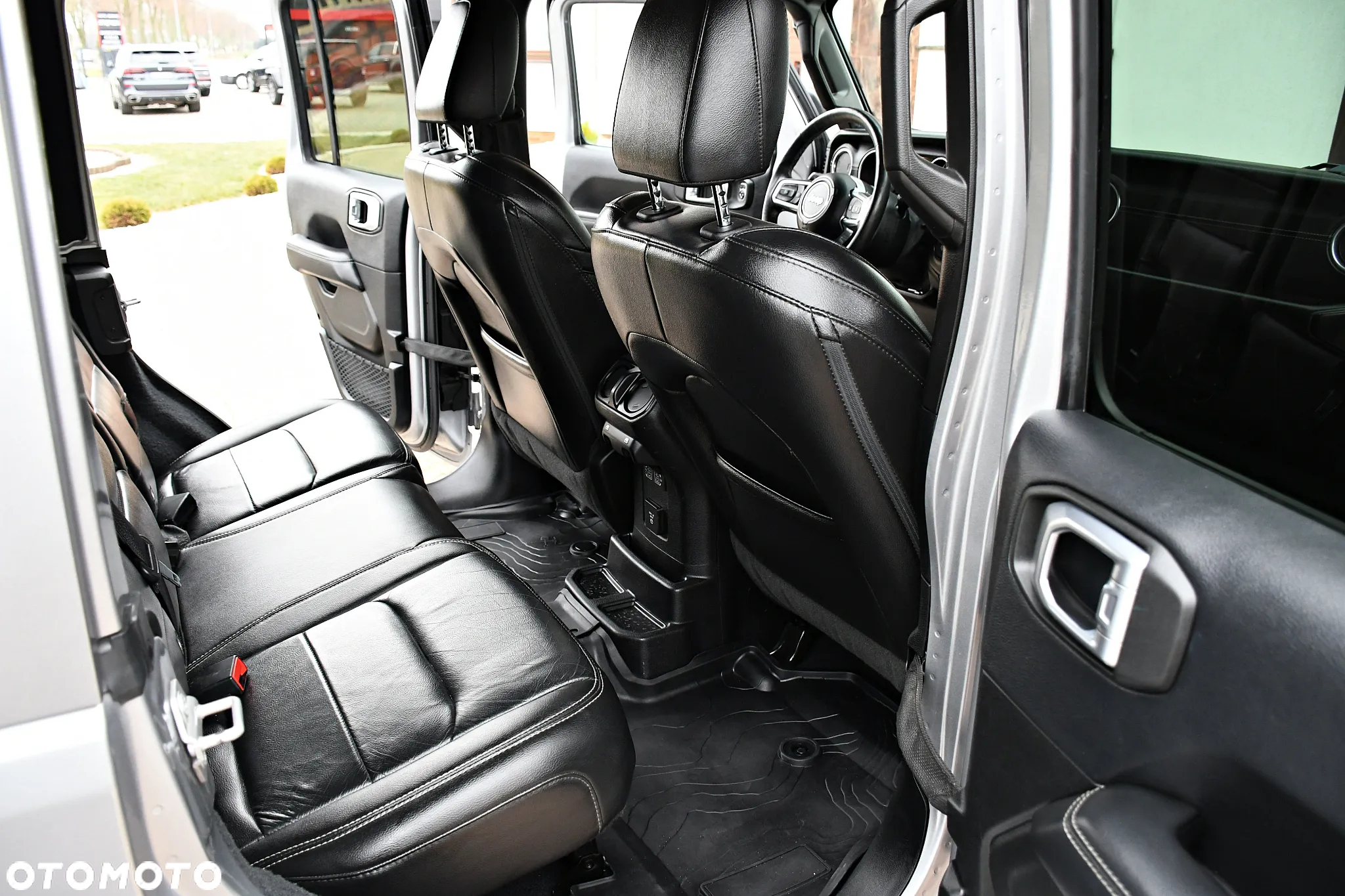 Jeep Wrangler Unlimited GME 2.0 Turbo Sahara - 24