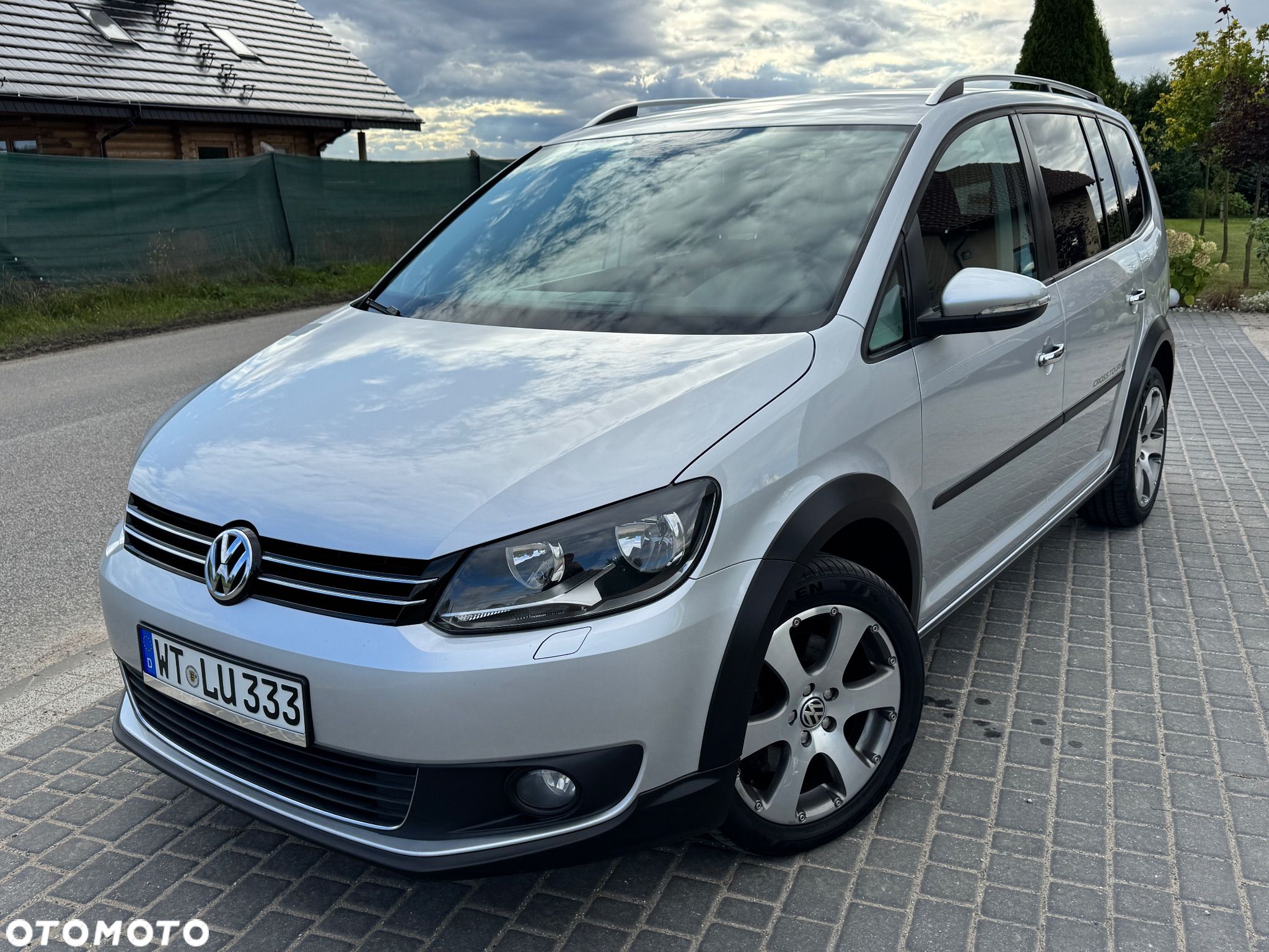 Volkswagen Touran 2.0 TDI DPF DSG Cross - 1