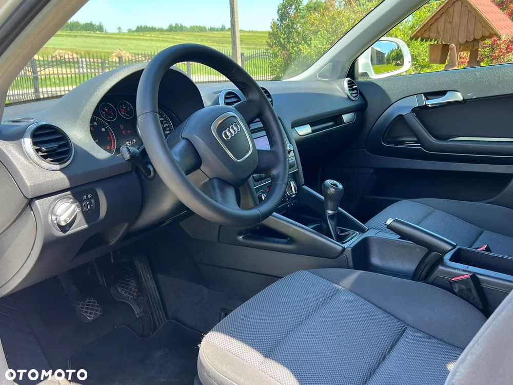 Audi A3 3-drzwiowe 1.6 Attraction - 13