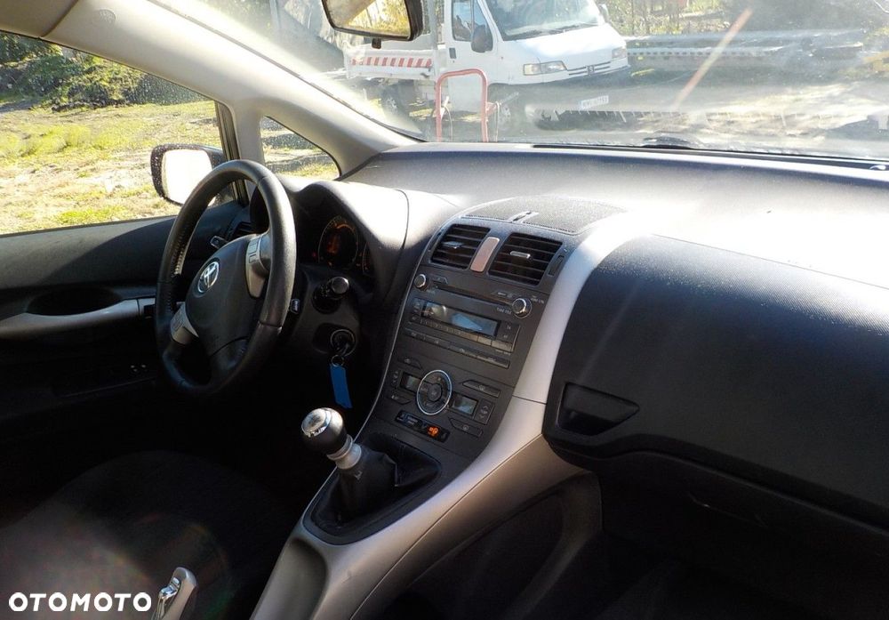 Toyota Auris - 12