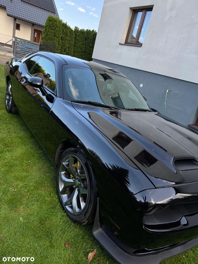 Dodge Challenger - 2