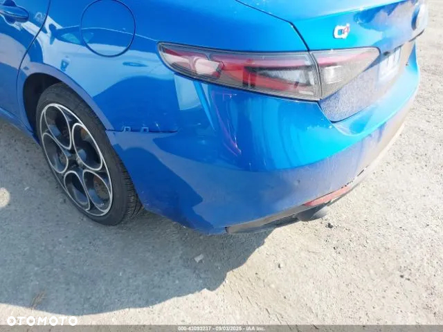 Alfa Romeo Giulia 2.0 Turbo 16V AT8-Q4 Veloce - 6