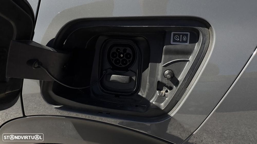 Peugeot e-2008 50 kWh GT - 10
