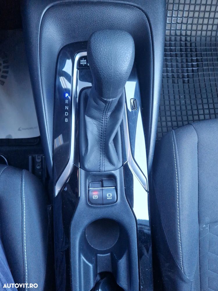 Toyota Corolla 1.8 HSD Business - 19