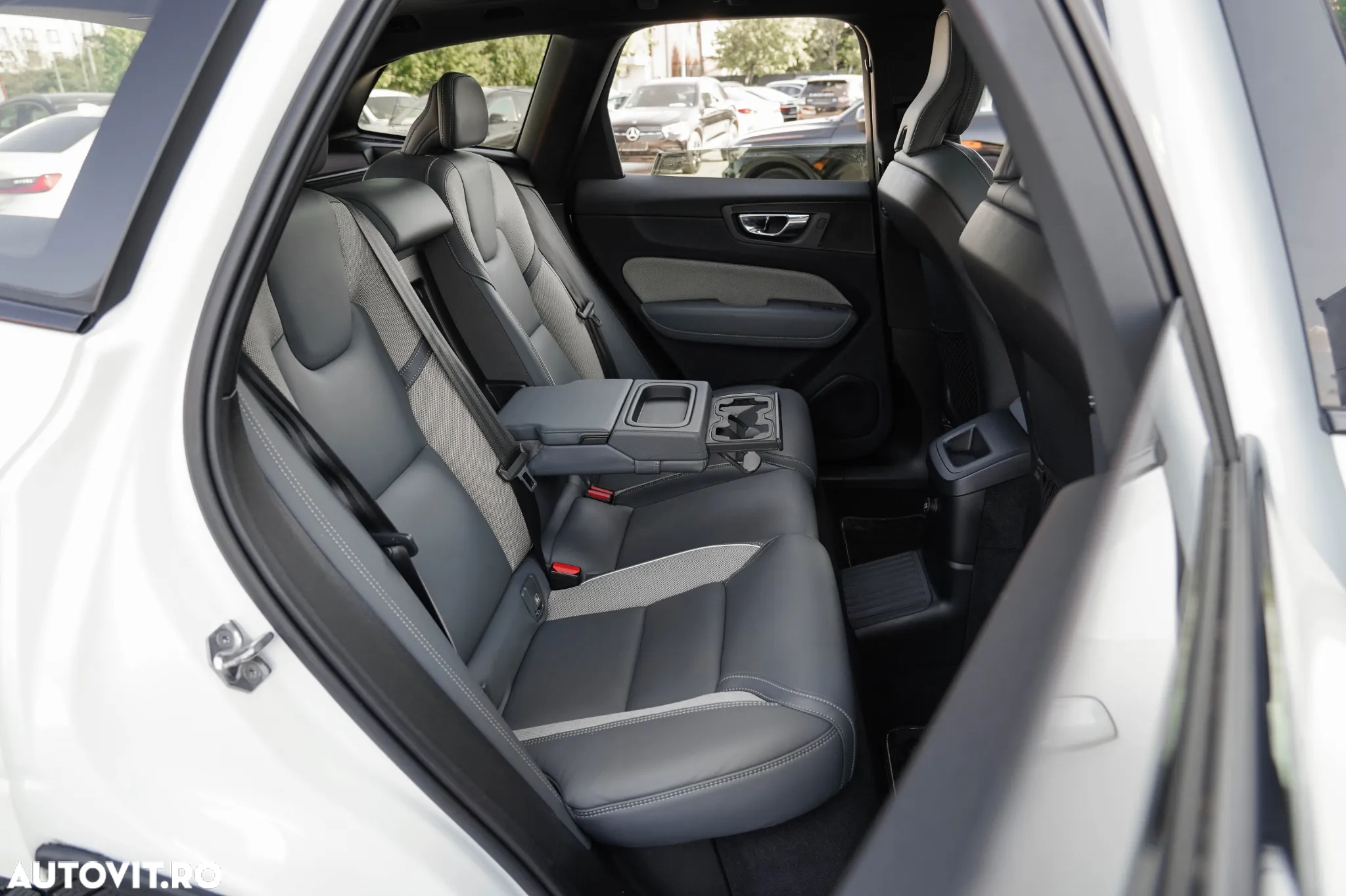 Volvo XC 60 T8 AWD Recharge Geartronic RDesign - 17