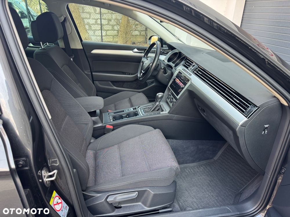 Volkswagen Passat Variant 2.0 TDI SCR DSG 4Motion Elegance - 8