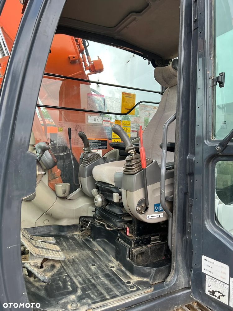 Hitachi ZX135 US - 6