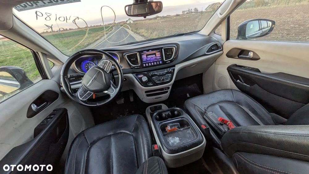 Chrysler Pacifica - 15