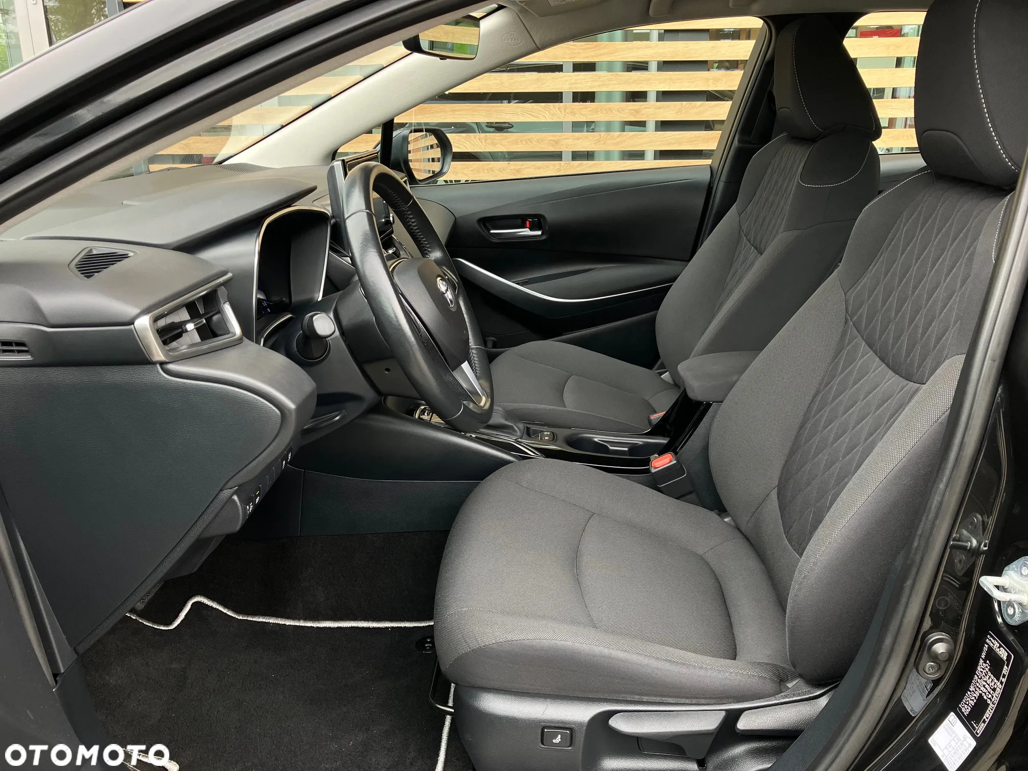 Toyota Corolla 1.8 Hybrid Comfort - 32