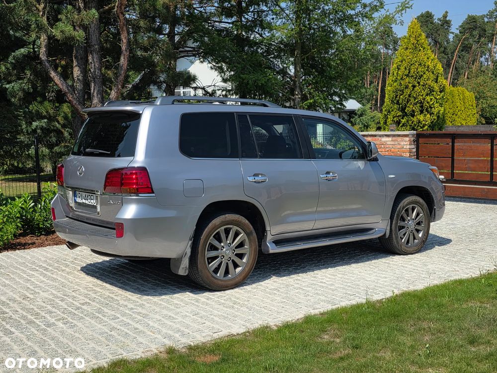 Lexus LX - 5