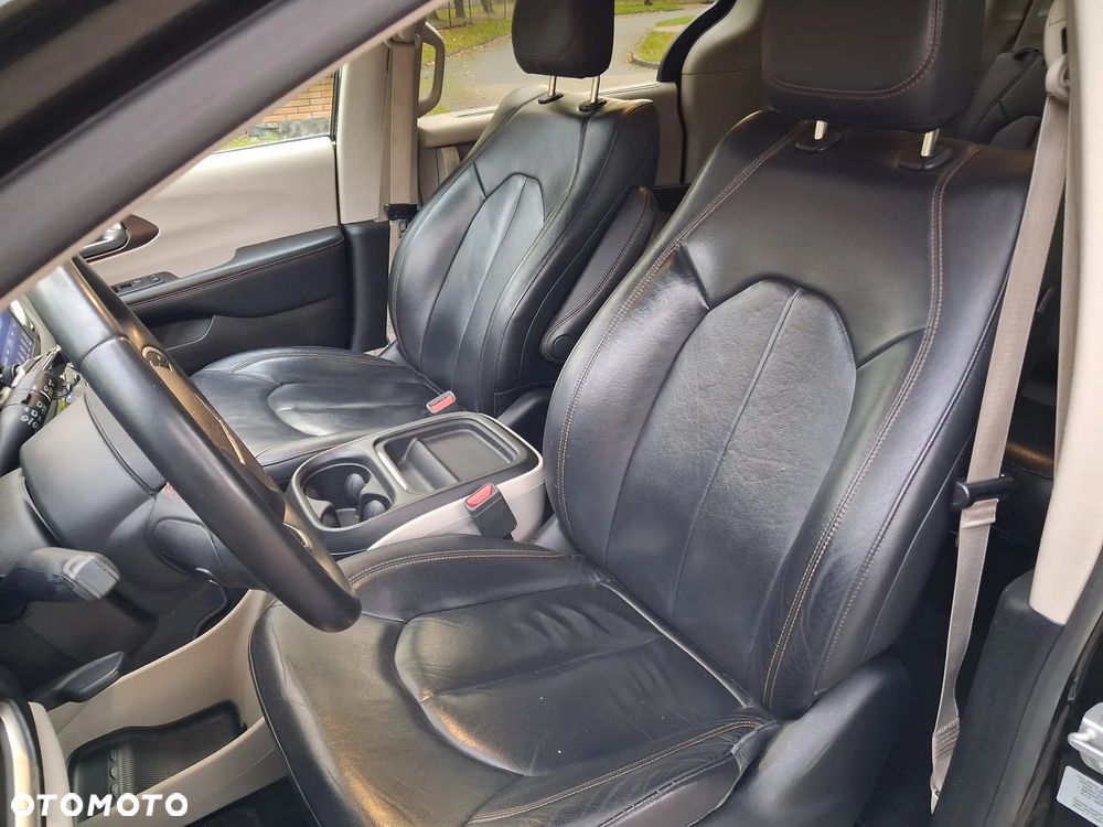 Chrysler Pacifica - 18