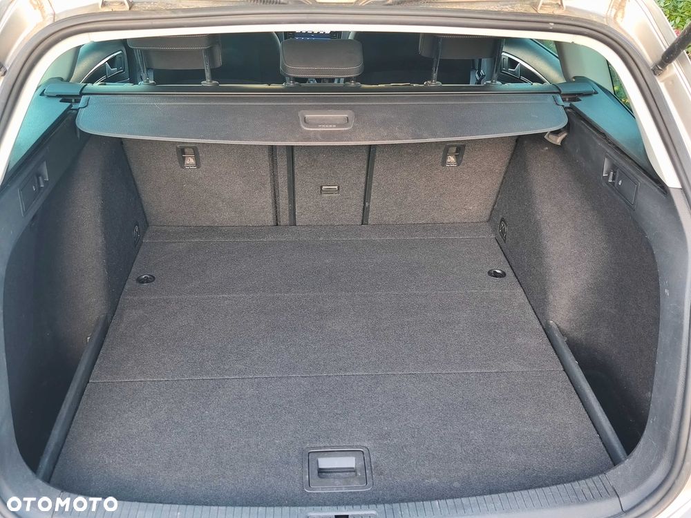 Volkswagen Golf - 6
