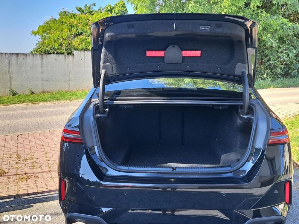 BMW Seria 5 520d mHEV M Sport - 16