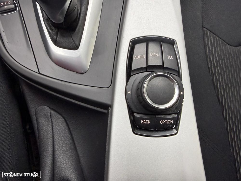 BMW 320 d EfficientDynamics Auto Line Sport - 33