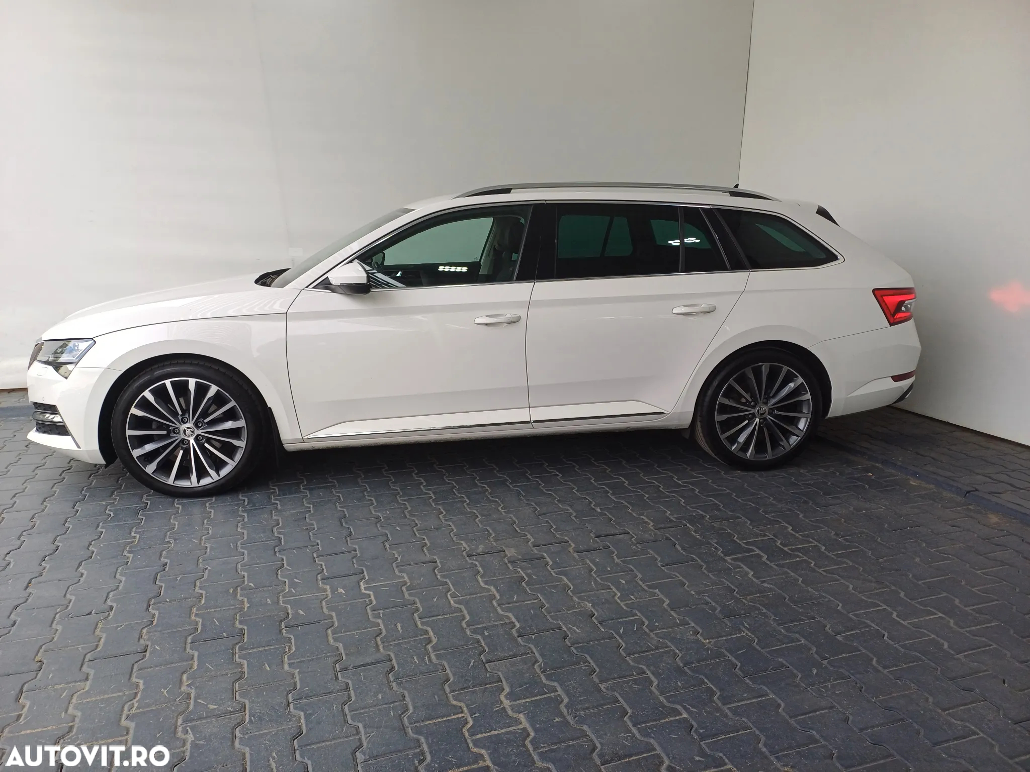 Skoda Superb Combi 2.0 TDI 4X4 DSG Laurin & Klement - 2