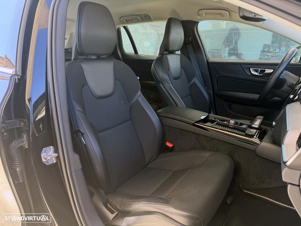 Volvo V60 2.0 T8 AWD TE Momentum Plus - 30