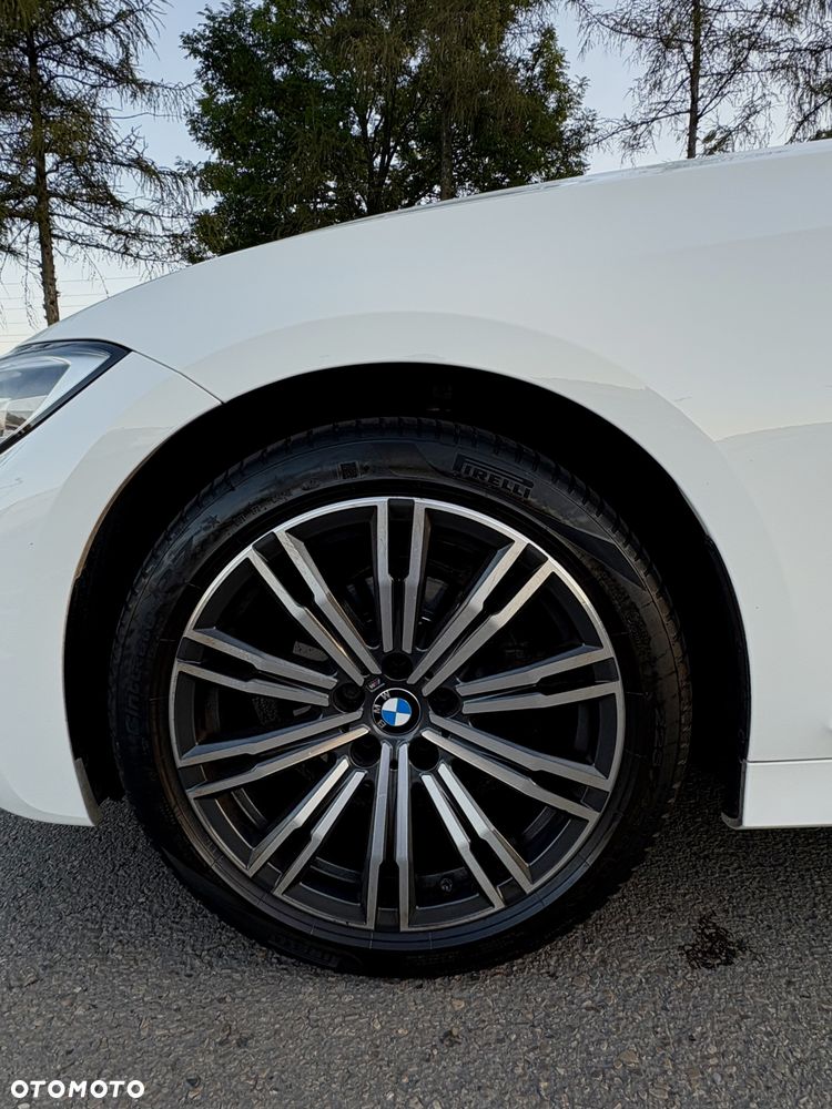 BMW Seria 3 318d M Sport - 12