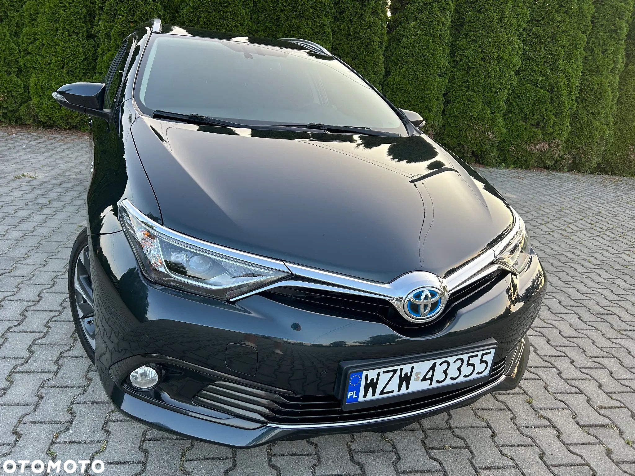 Toyota Auris Hybrid 135 Premium - 1