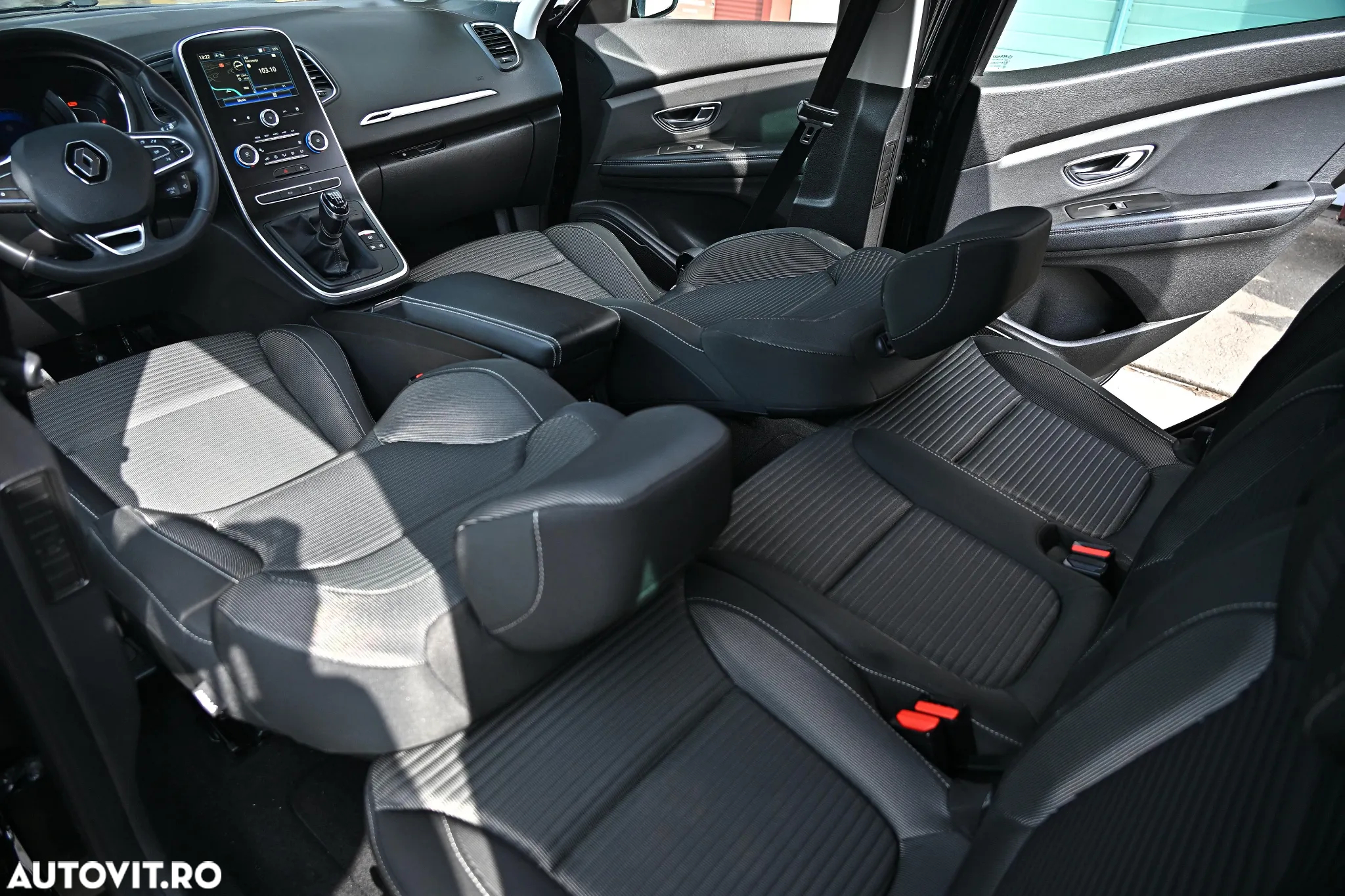 Renault Scenic BLUE dCi 120 BUSINESS EDITION - 11