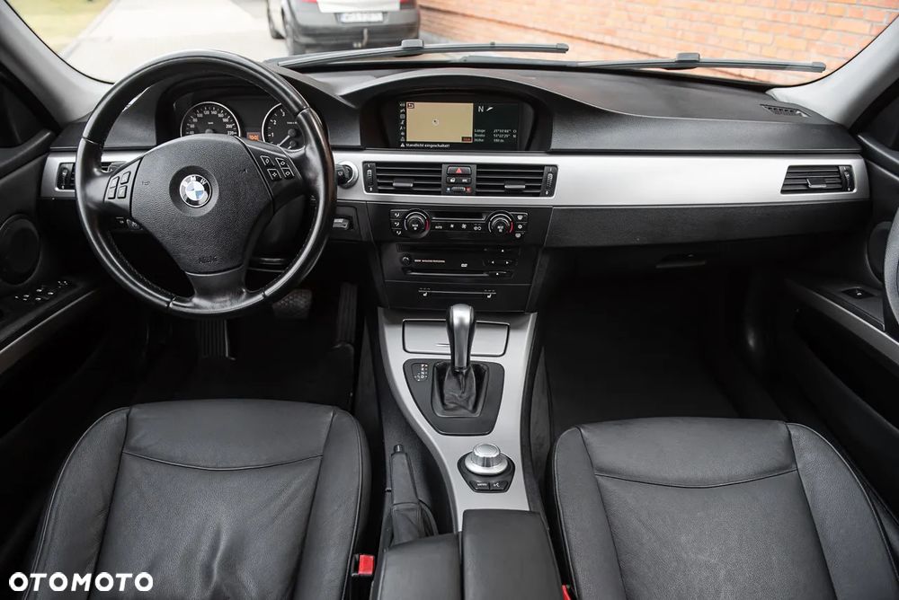 BMW Seria 3 330i - 26