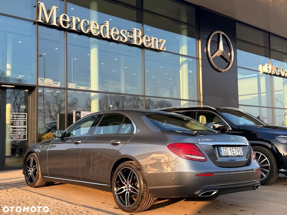 Mercedes-Benz Klasa E 220 d 4-Matic 9G-TRONIC - 25