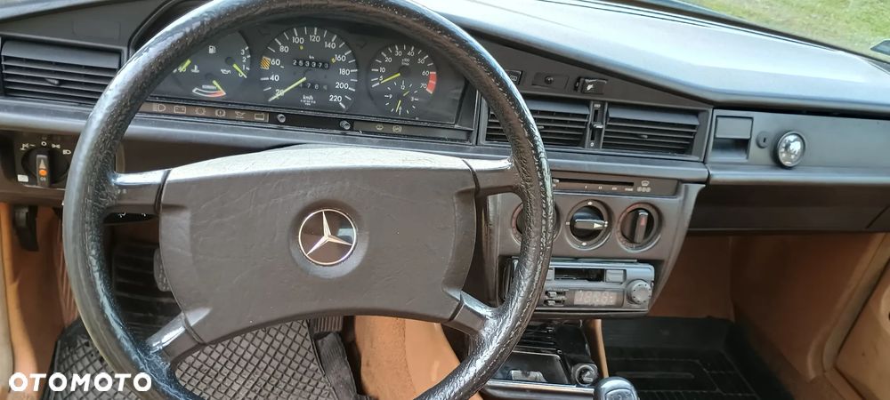Mercedes-Benz W201 (190) - 5