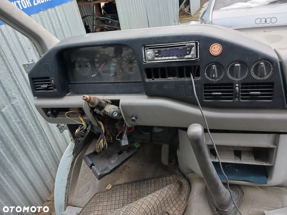 Volkswagen LT 28 35 45 Deska rodzielcza konsola kokpit osłona zegarów tunel środkowy kratki nawiewu - 2