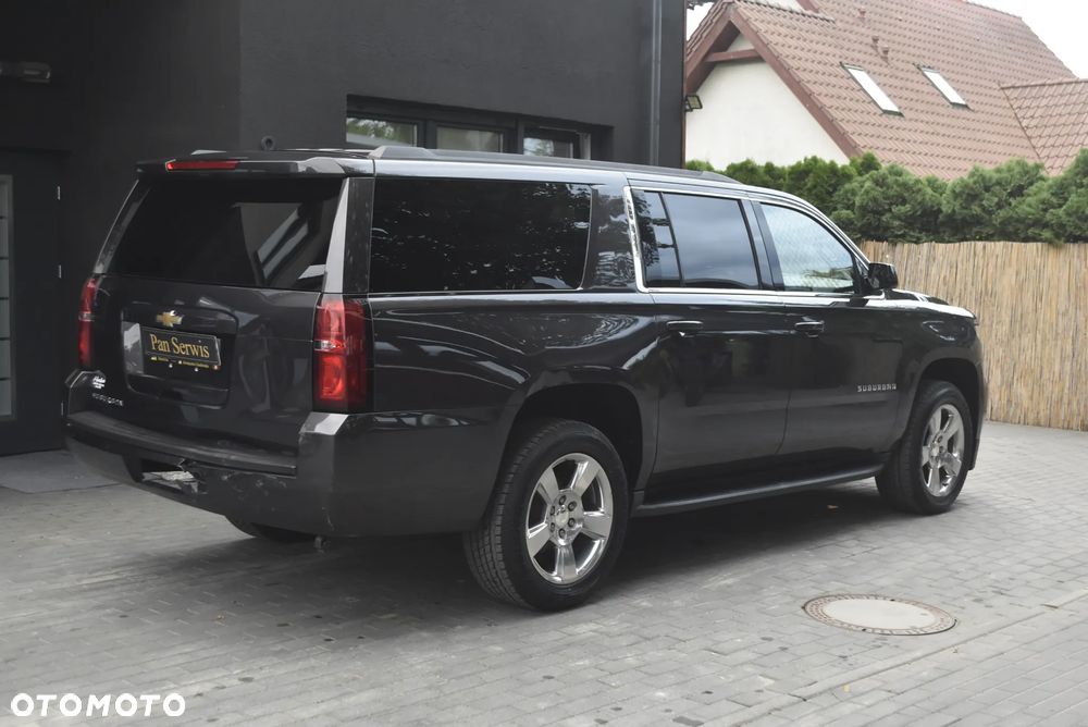 Chevrolet Suburban - 5