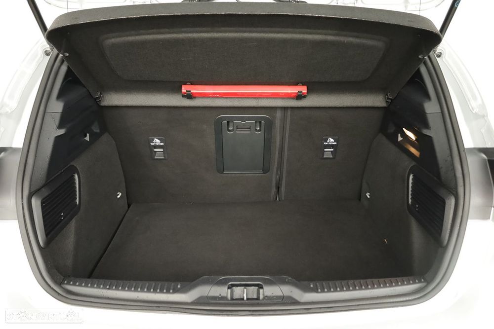 Ford Focus 1.0 EcoBoost MHEV ST-Line X - 23