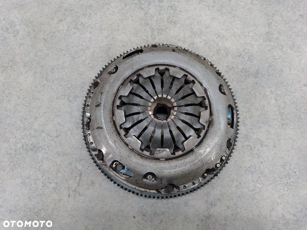 SPRZĘGŁO KOMPLETNE SKODA OCTAVIA II 030105271D 700296 700295  VALEO 1.6 FSI - 4