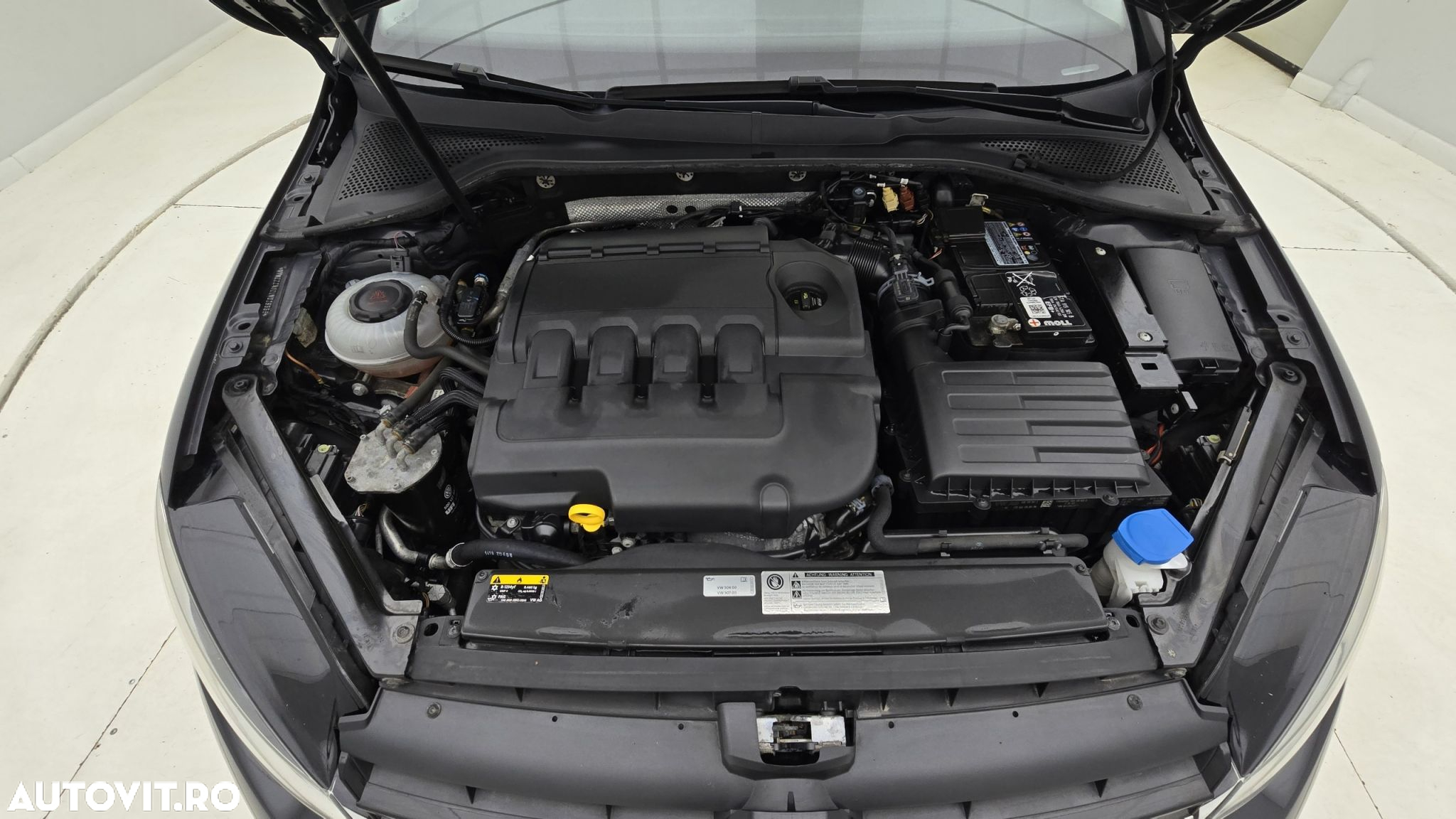 Volkswagen Golf 1.6 TDI Comfortline - 24