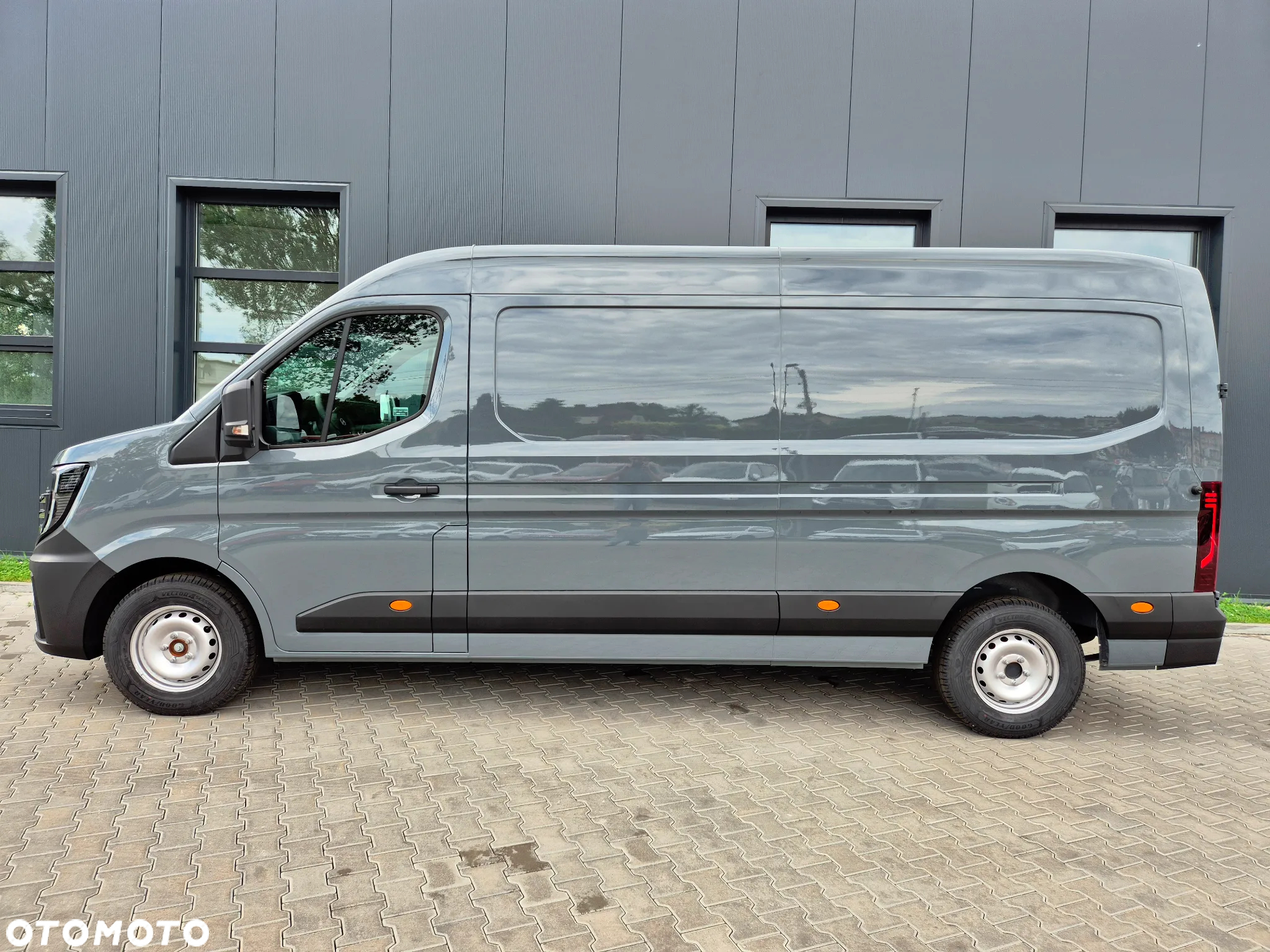 Nissan Interstar - 5
