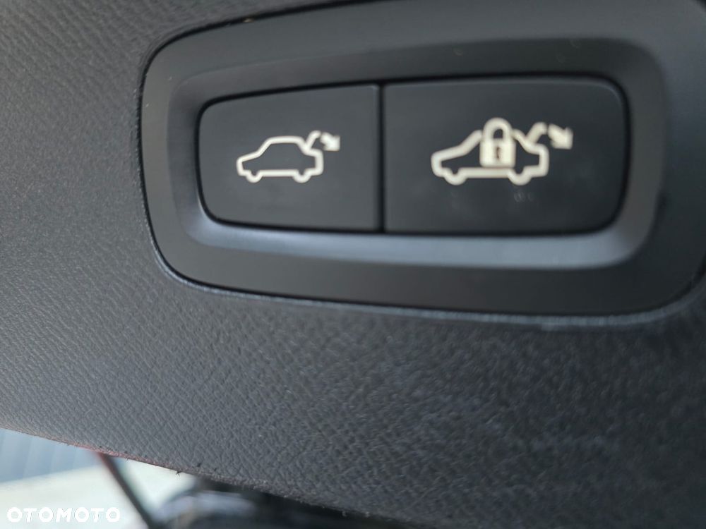 Volvo XC 90 D5 AWD Geartronic RDesign - 37