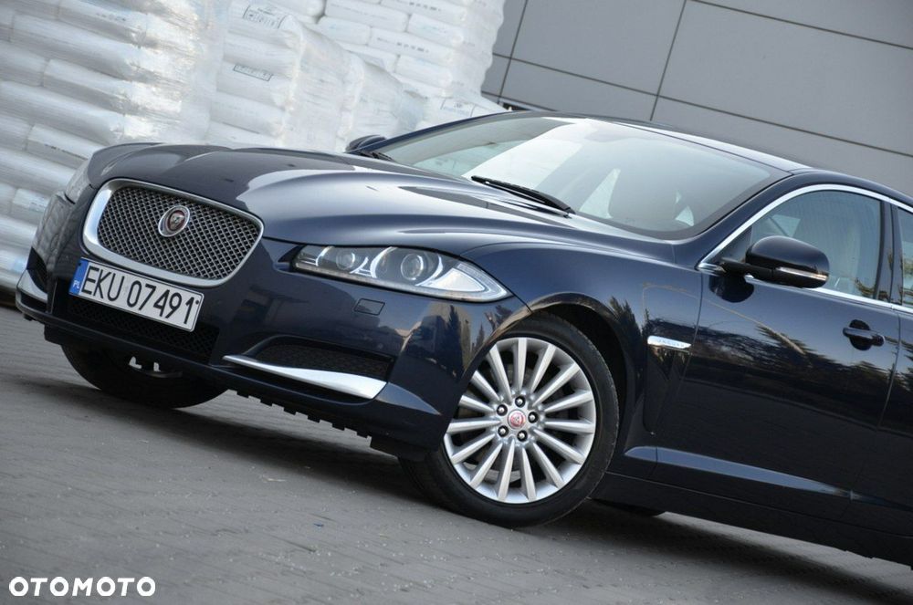 Jaguar XF - 19