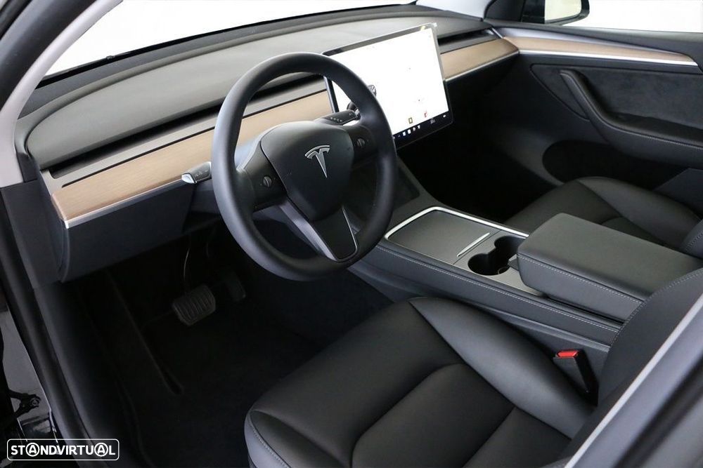 Tesla Model Y - 2