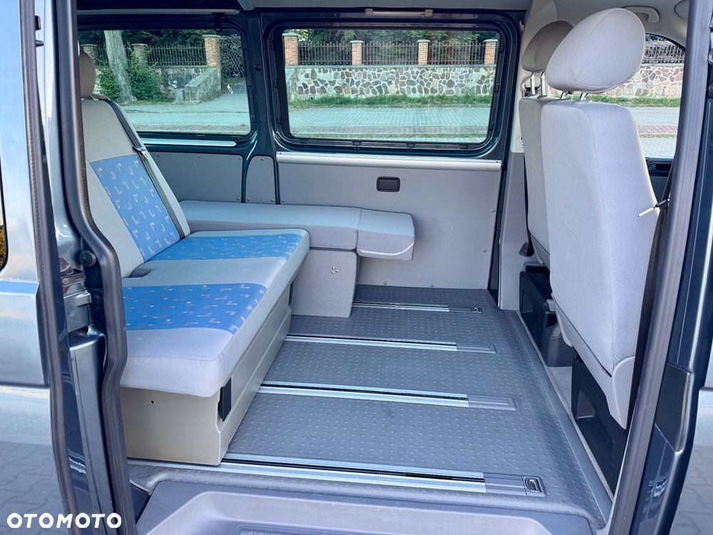 Volkswagen Multivan - 21